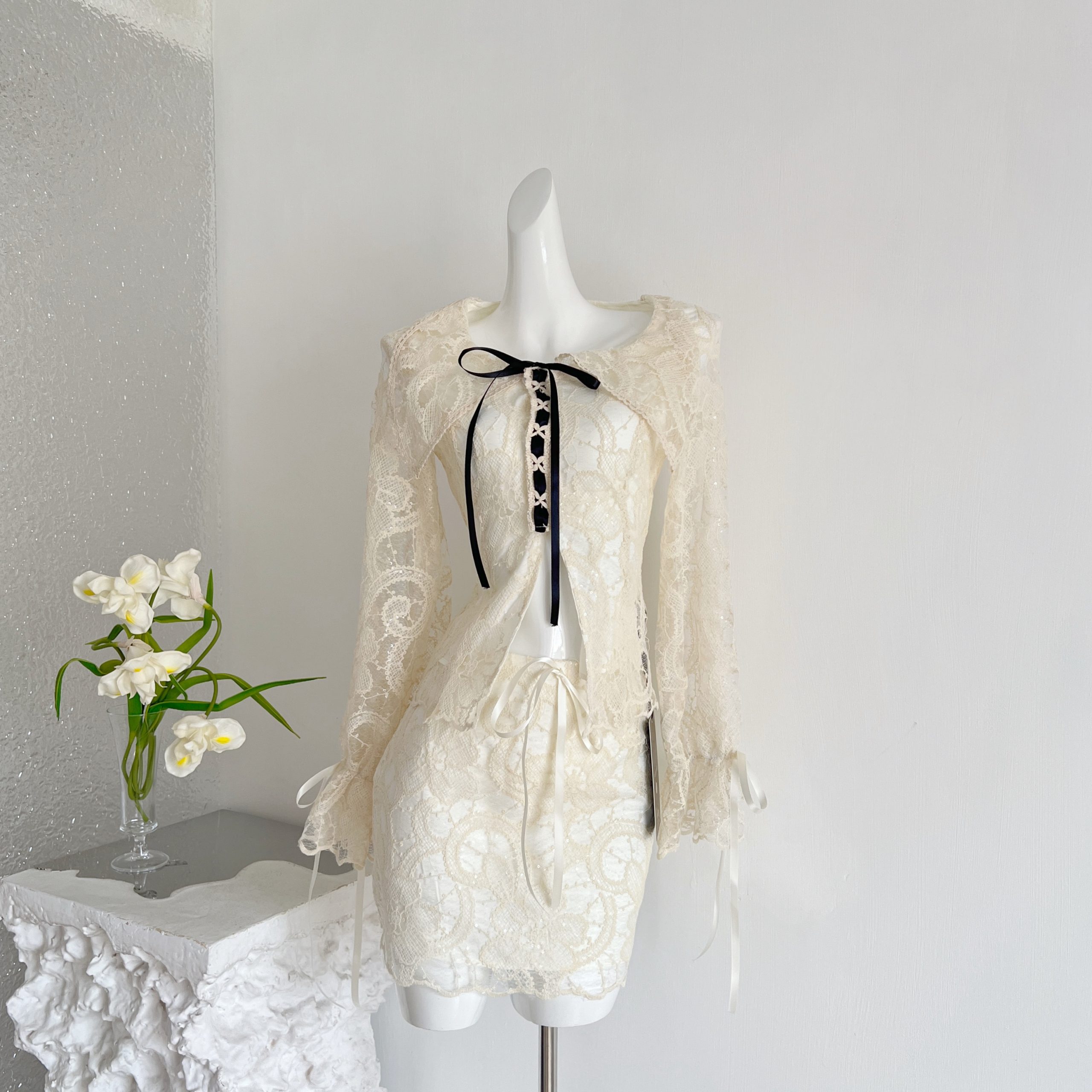 1783322758484_HXKjld.jpg Acaine7/7 20:00 95% Off Jenny Xiang Xiang Sequin Embroidered Lace Peter Pan Collar Top and Skirt Set