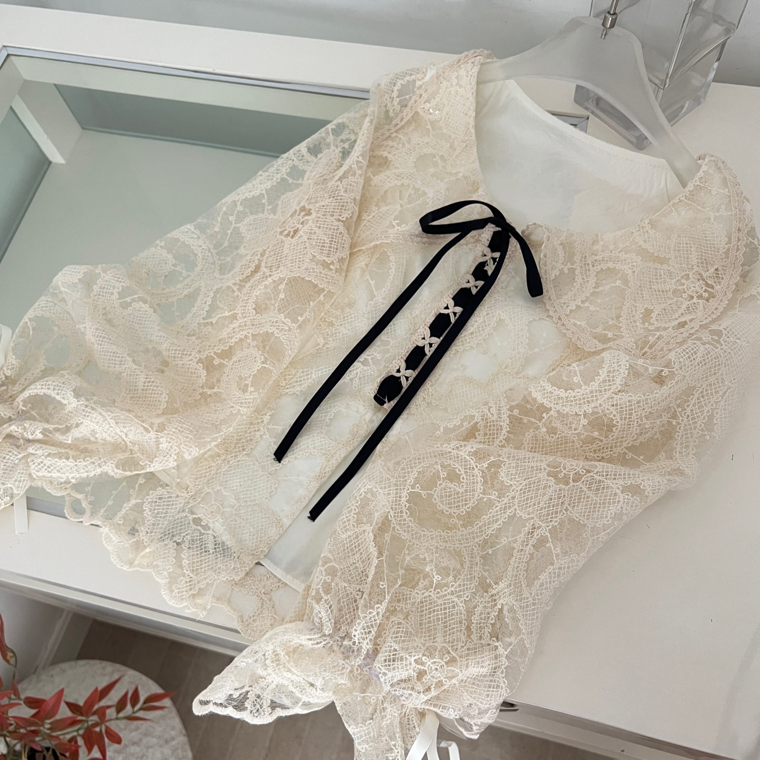 1783322762381_bio0DN.jpg Acaine7/7 20:00 95% Off Jenny Xiang Xiang Sequin Embroidered Lace Peter Pan Collar Top and Skirt Set