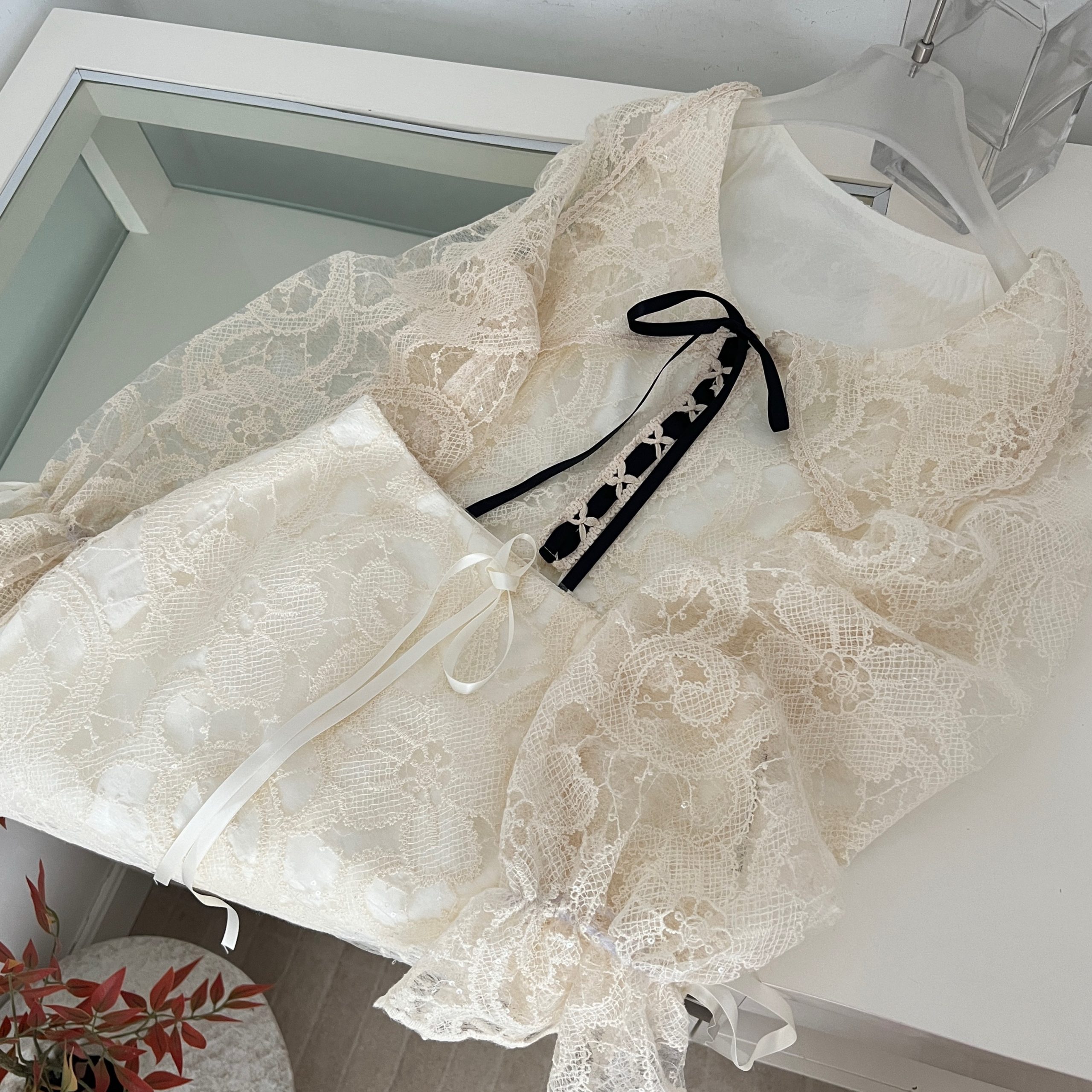 1783322764030_3JoDYK.jpg Acaine7/7 20:00 95% Off Jenny Xiang Xiang Sequin Embroidered Lace Peter Pan Collar Top and Skirt Set