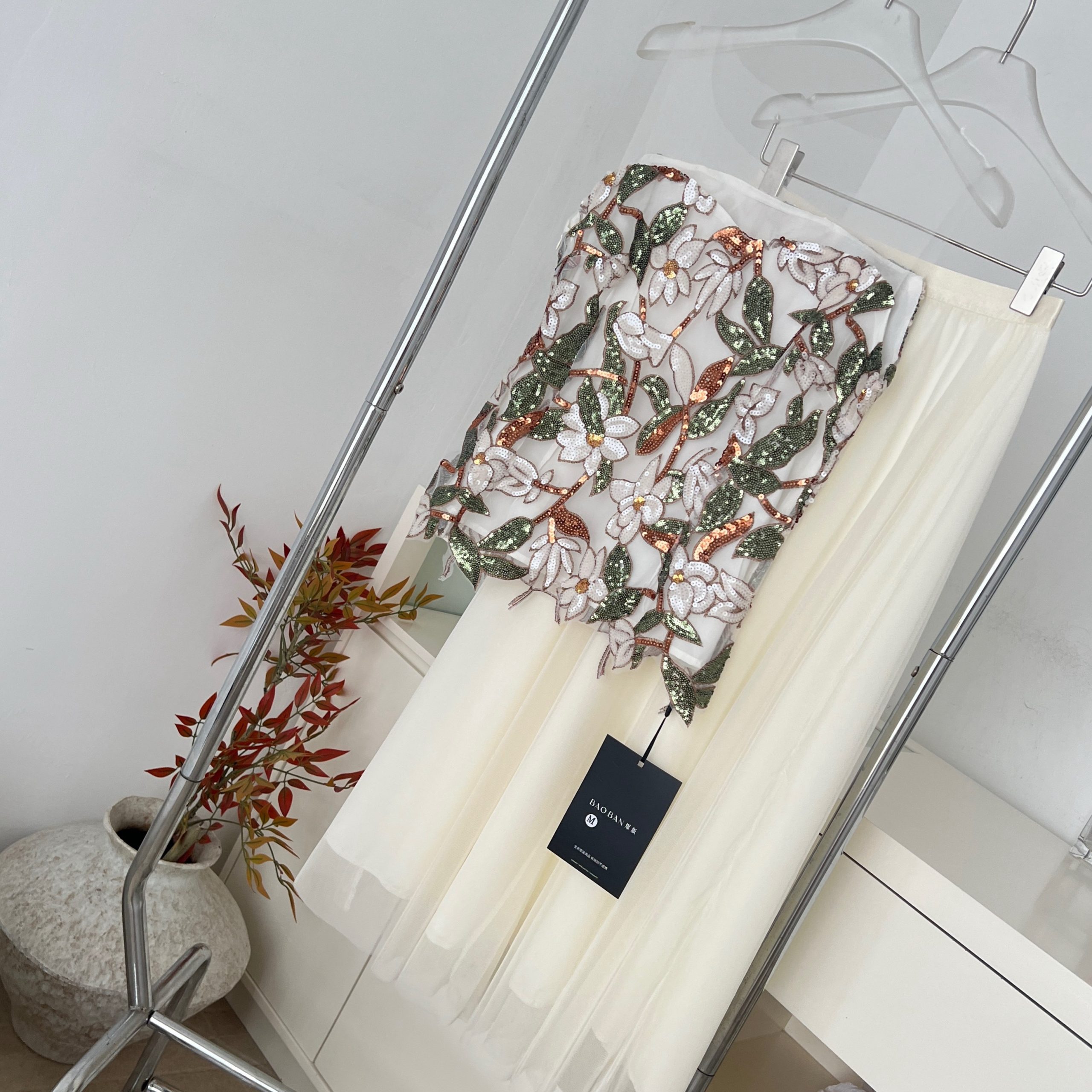1783407198780_SHfR9g.jpg Muzi Li Li's Light Luxury Atmosphere Sleeveless Patchwork Embroidered Vest Fitted Top Mesh Skirt Suit Summer