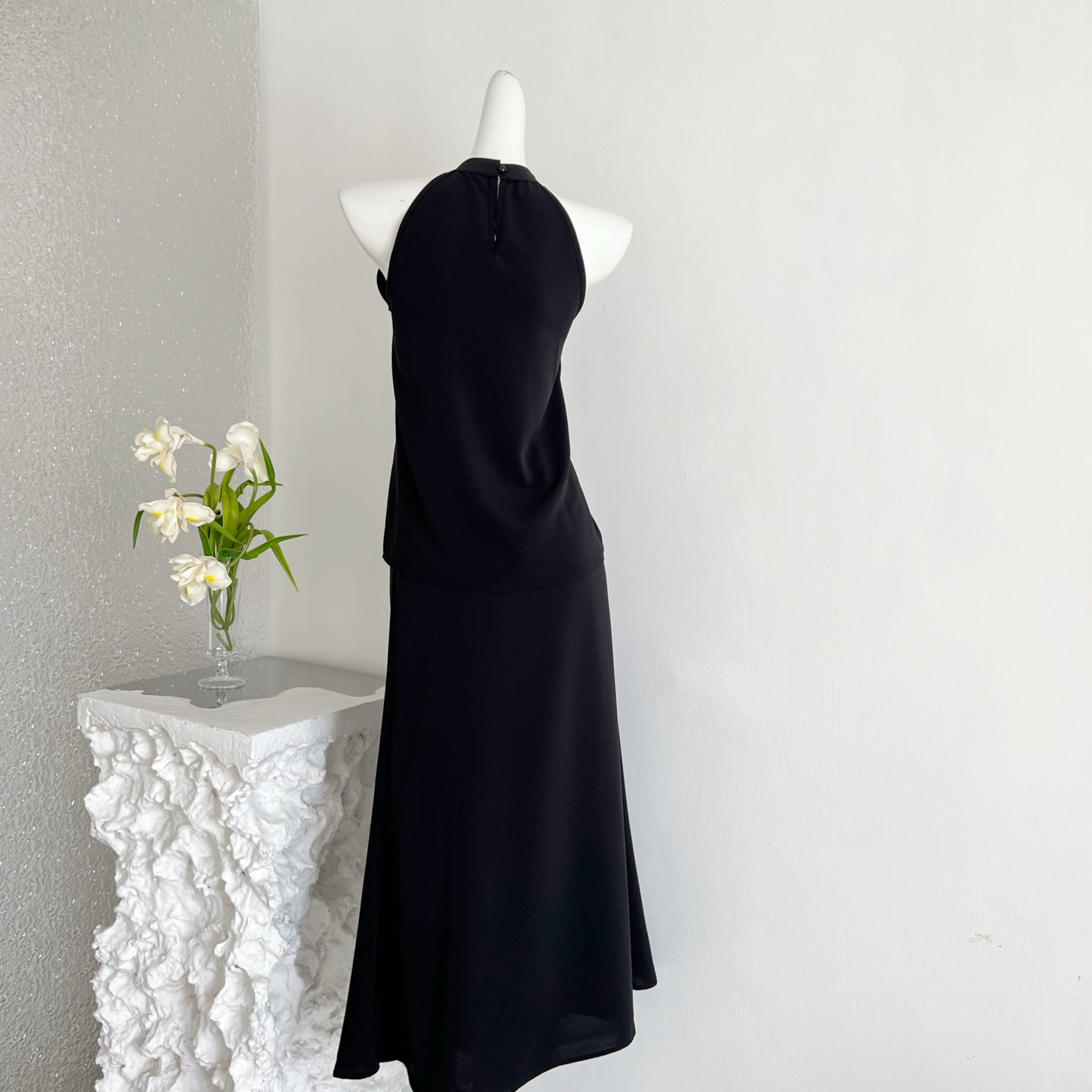 1783769853384_rHVAMB.jpg Li's Black and White Prelude Design Strapless Hanging Neck Ribbon Contrast Top Fish Tail Skirt Suit Set