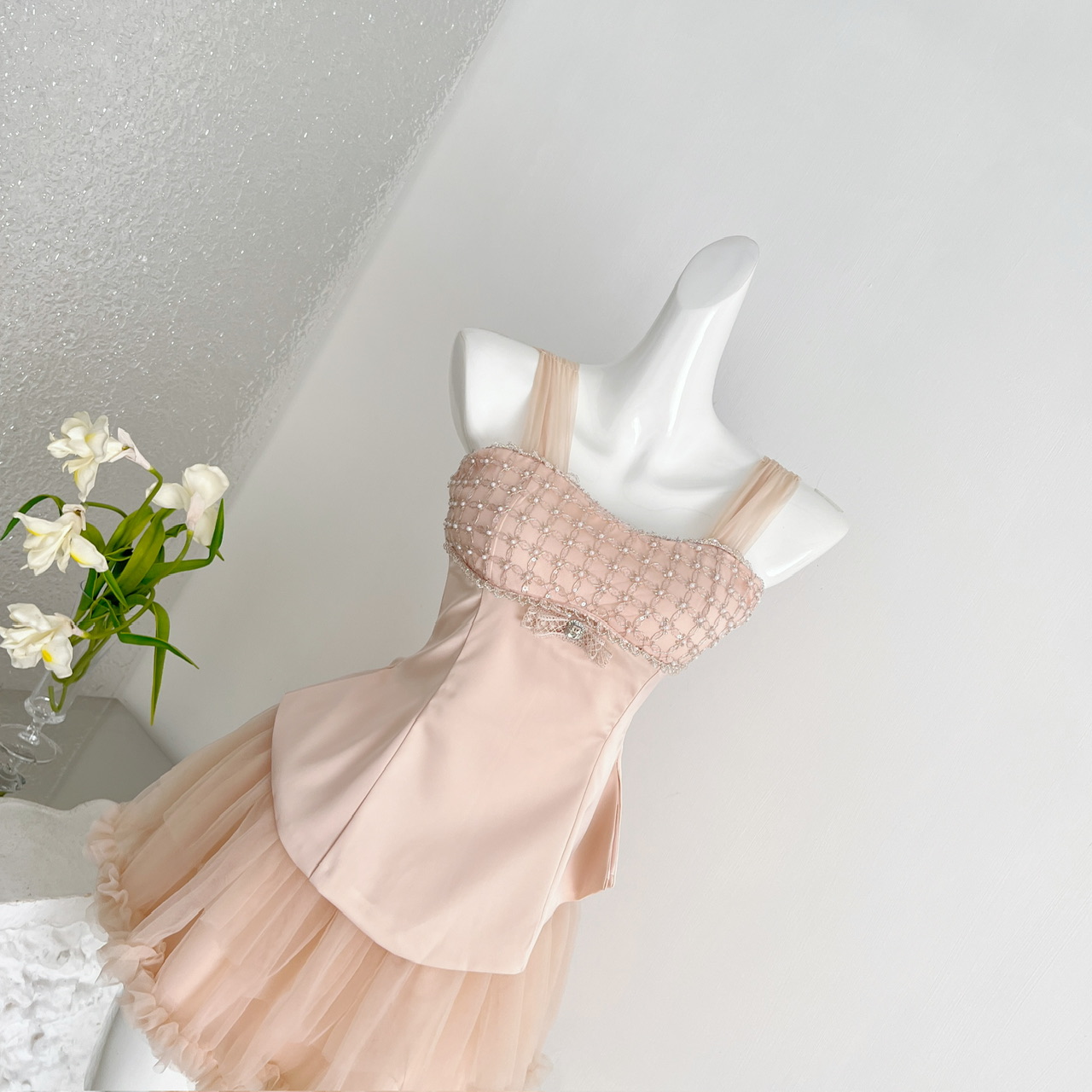 1784511348466_0GcTWm.jpeg Xiao Nuo One-Shoulder Top Elegant Fairy Suspender Cream High-Waist Puffy Skirt Set