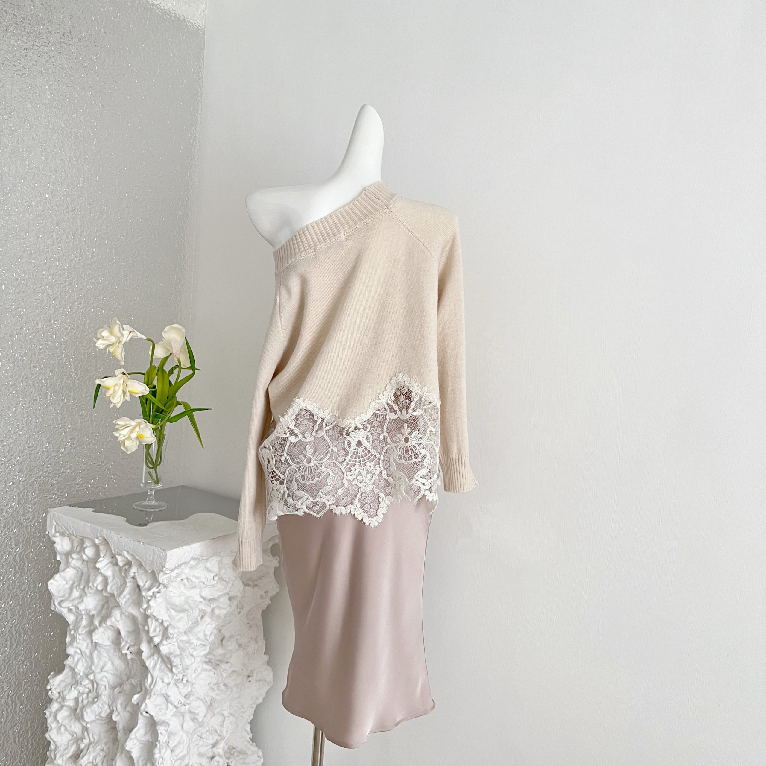 1784716454770_nWVthn.jpg Chiarazz Light Attraction Wool Mohair Oatmeal Lace Knit Top + Satin Skirt Set